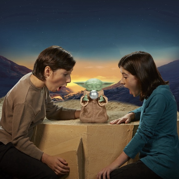 The Mandalorian Galactic Snackin' Grogu Animatronic Action Figure - Picture 1 of 5